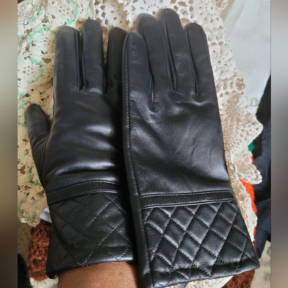 3M Thinsulate Black Leather Gloves with Quilted Interior - Picture 1 of 8
